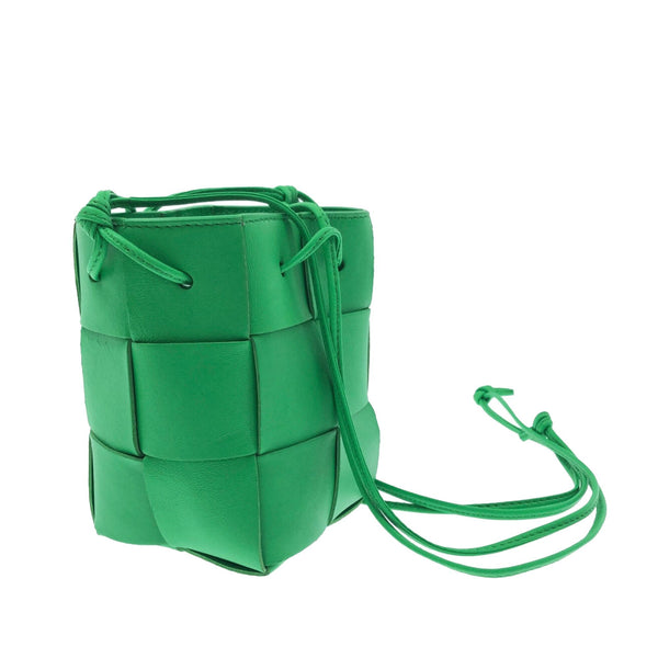BOTTEGA VENETA Cassette mini intrecciato leather bucket bag  Bucket bags  outfit, Leather bucket bag, Bottega veneta cassette