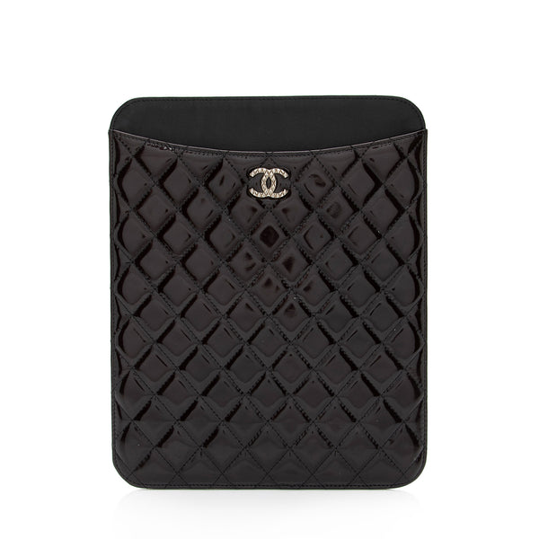 Chanel Patent Leather CC Brilliant iPad Case (SHF-NuaWXc