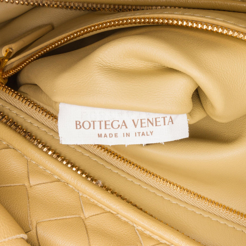 Bottega Veneta Intrecciato Hobo Bag (SHG-GLjklQ) – LuxeDH