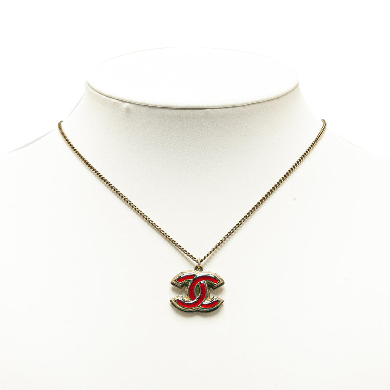 Chanel Brass And Enamel CC Pendant Necklace (SHG-miqBxT)