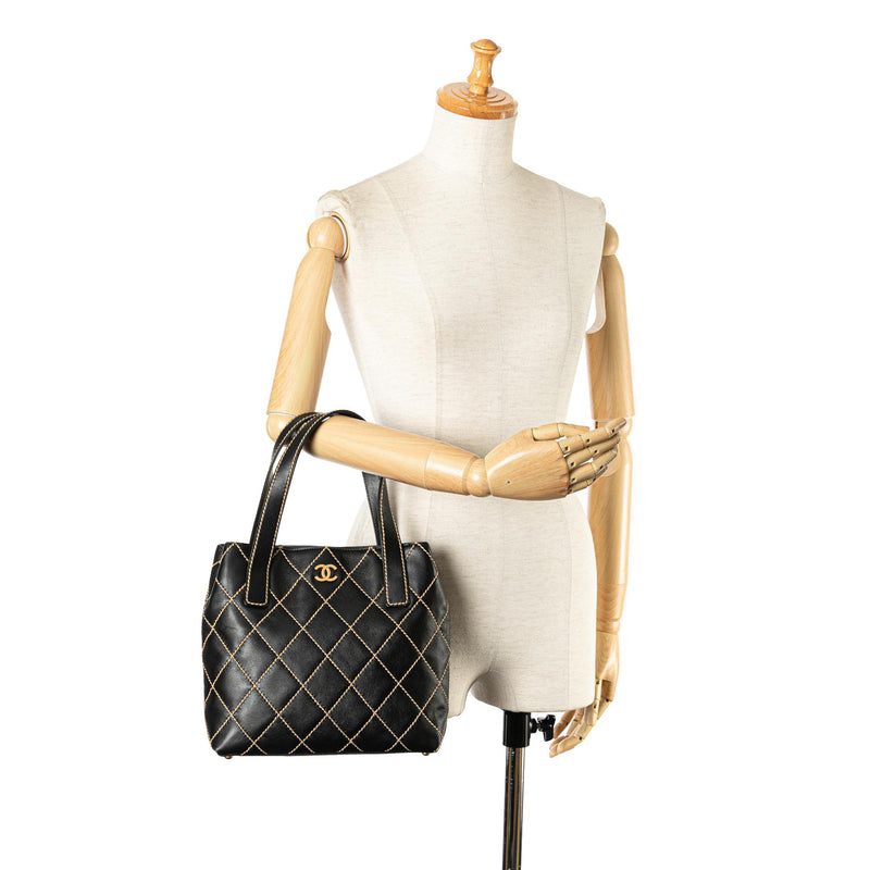 Chanel CC Lambskin Wild Stitch Handbag (SHG-tARkez)