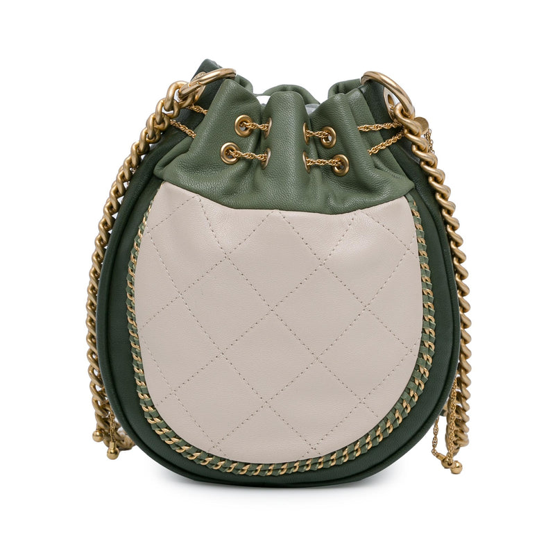 Chanel CC Quilted Drawstring Bucket Bag (SHG-Tm9OxZ)