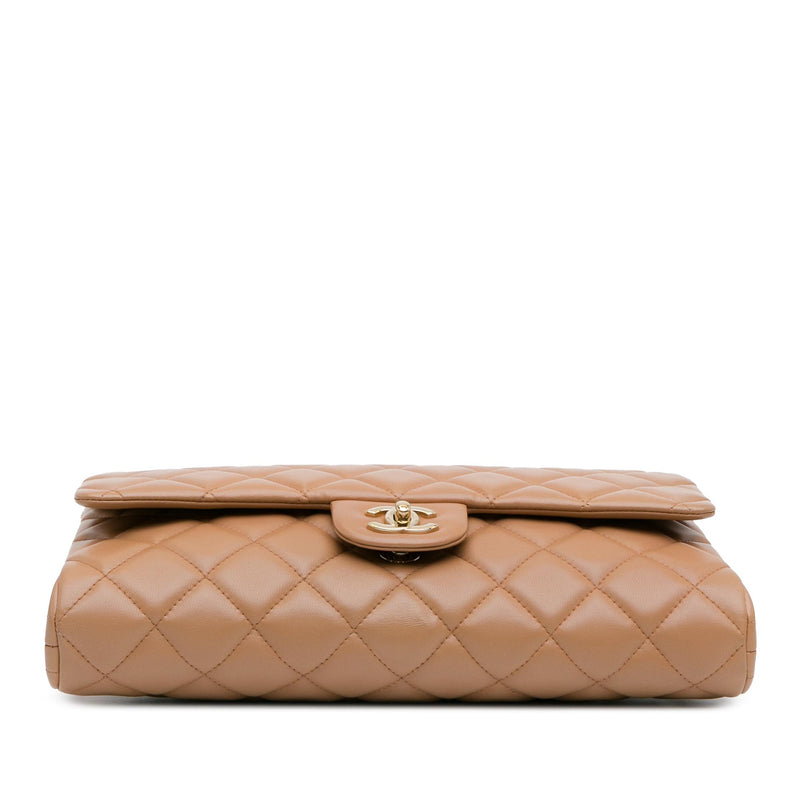 Chanel CC Quilted Lambskin Clutch With Chain (SHG-1pgPyi)