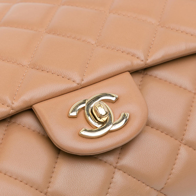 Chanel CC Quilted Lambskin Clutch With Chain (SHG-1pgPyi)