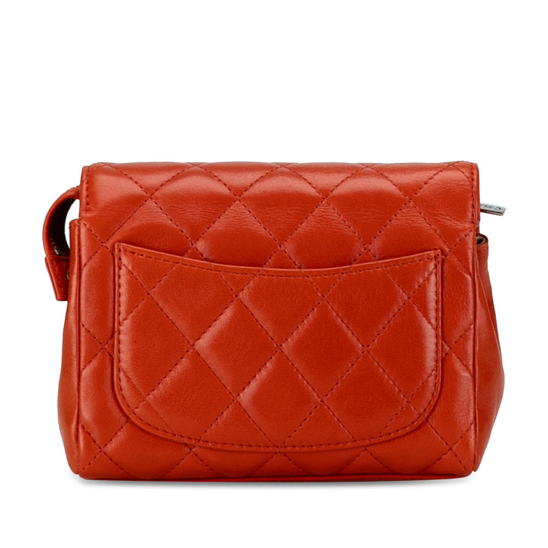 Chanel CC Quilted Lambskin Cosmetic Case (SHG-lBlq6T)