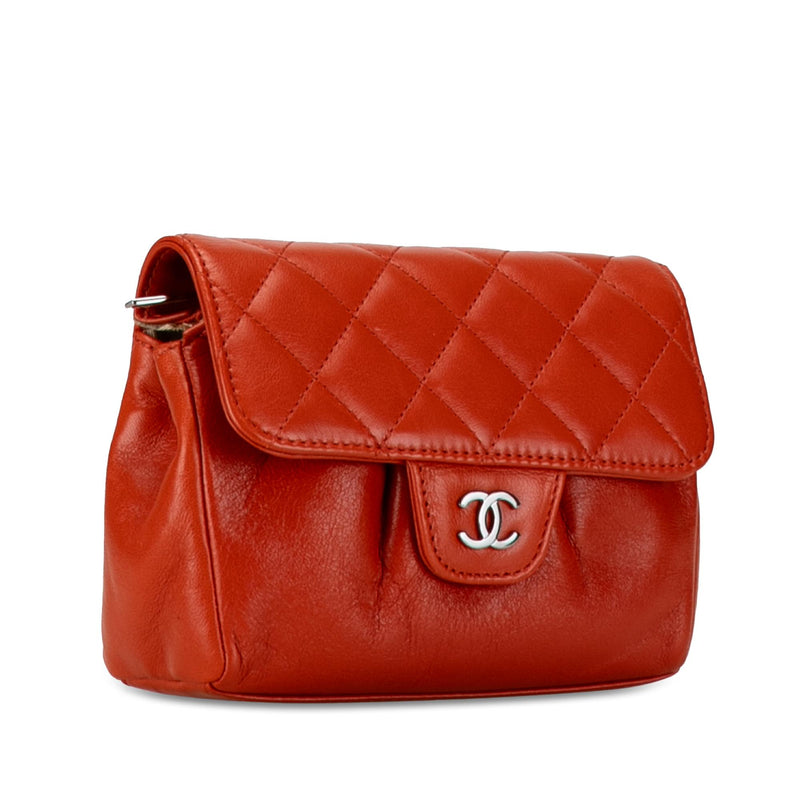 Chanel CC Quilted Lambskin Cosmetic Case (SHG-lBlq6T)