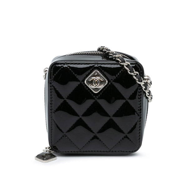 Chanel CC Quilted Patent Clutch With Chain (SHG-ROhwQv)