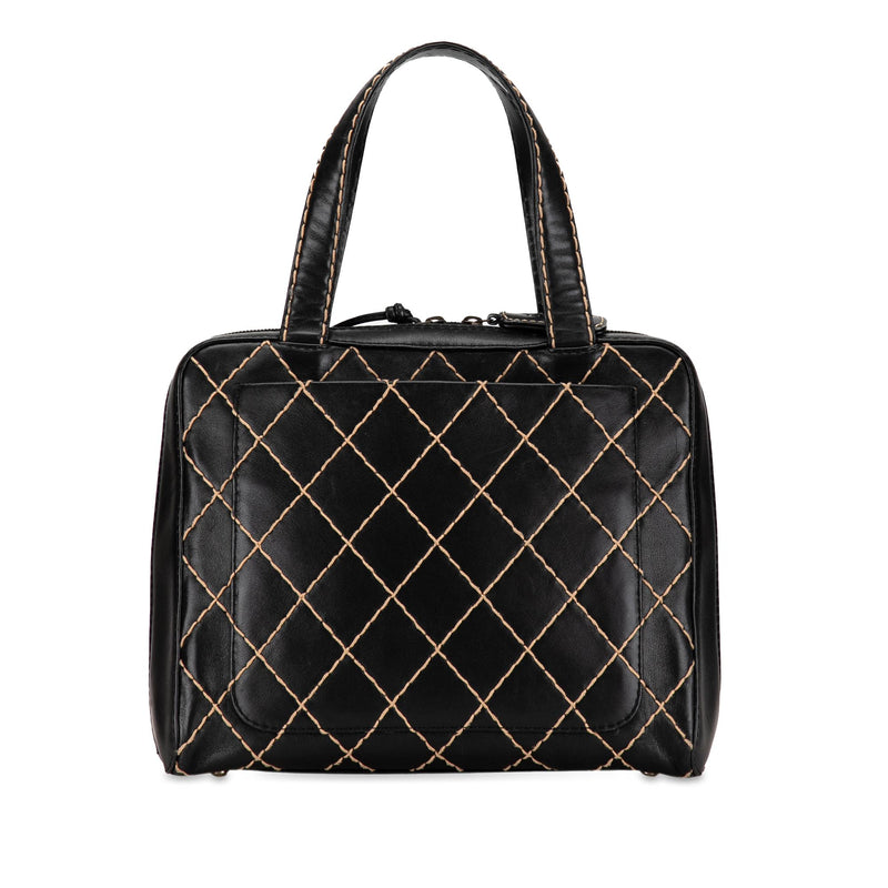 Chanel CC Wild Stitch Lambskin Handbag (SHG-19CouV)