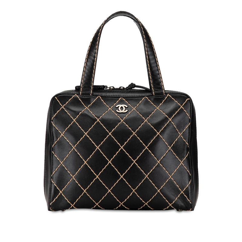 Chanel CC Wild Stitch Lambskin Handbag (SHG-19CouV)