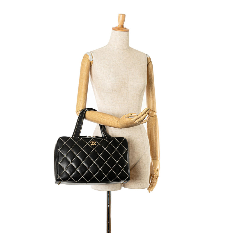 Chanel CC Wild Stitch Lambskin Handbag (SHG-4xK9Cn)