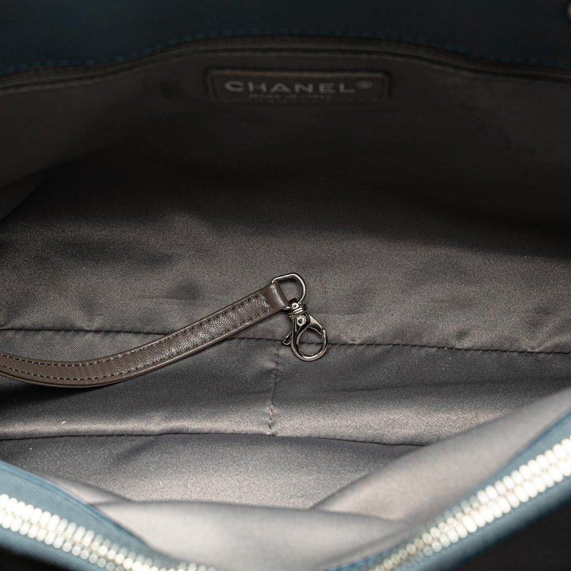 Chanel Caviar Grand Shopping Tote (SHG-CW3bI1)