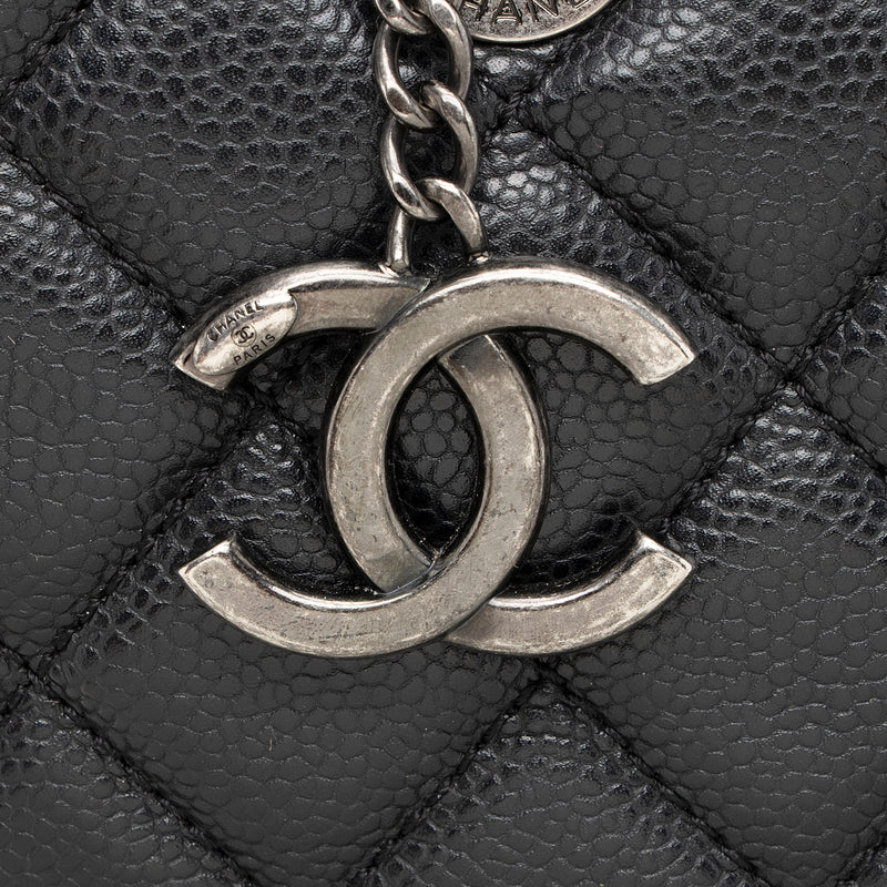 Chanel Caviar Leather Fold In Flap Top Tote (SHF-yvfNuJ)