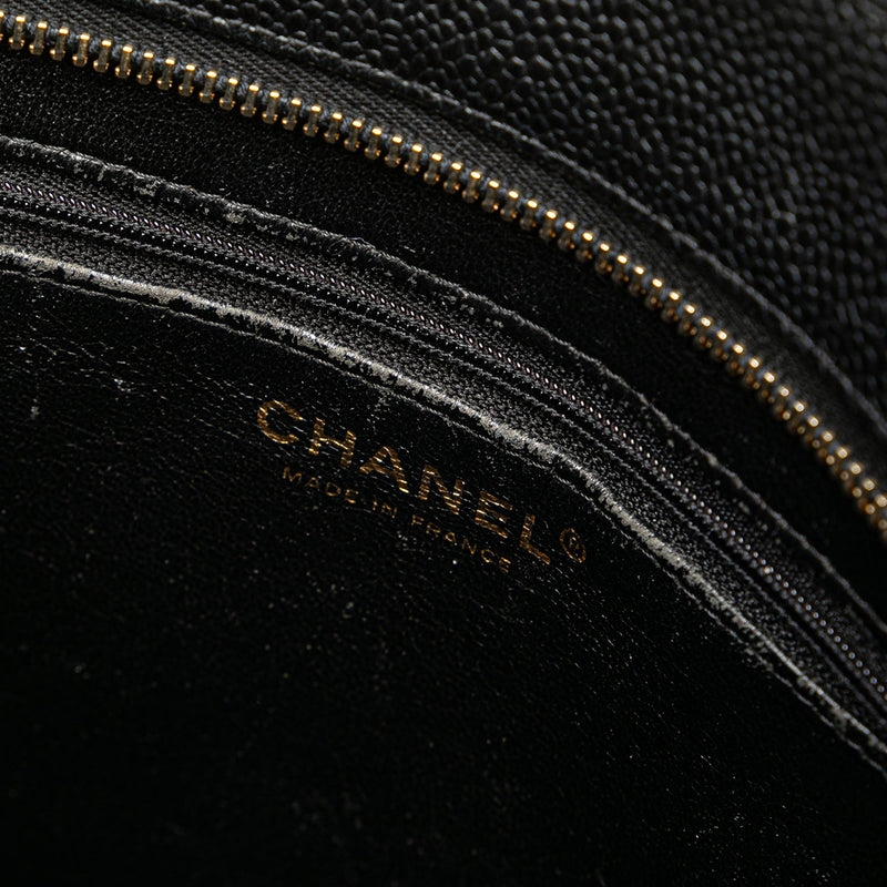 Chanel Caviar Medallion Tote (SHG-lt8XBk)