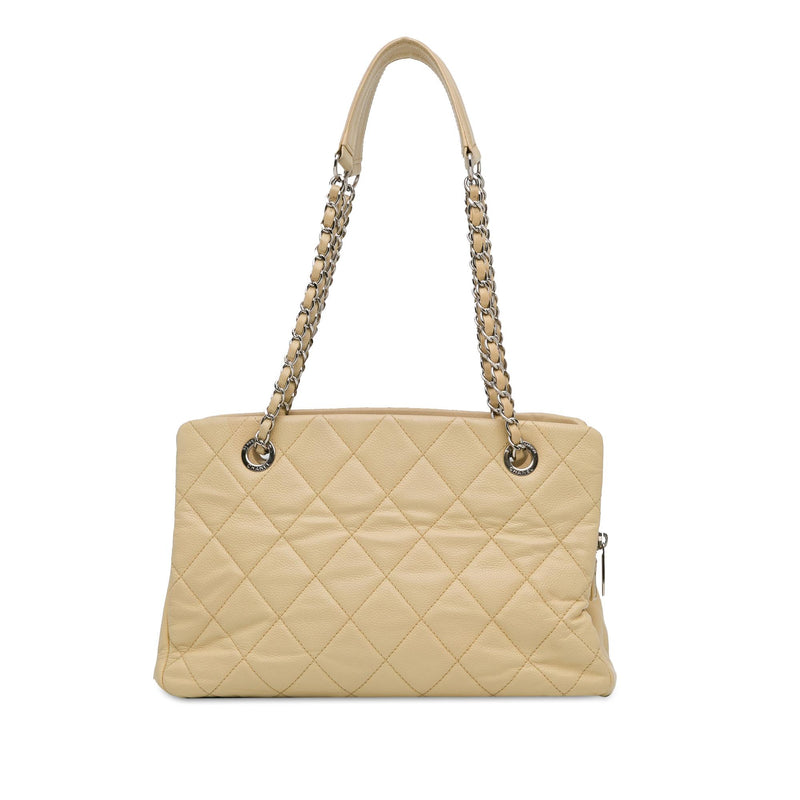 Chanel Caviar Timeless CC Soft Shopper Tote (SHG-ZZMmWs)