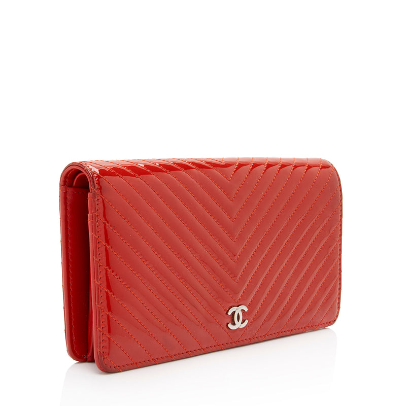 Chanel Chevron Patent Leather Yen Wallet (SHF-dr7rcl)