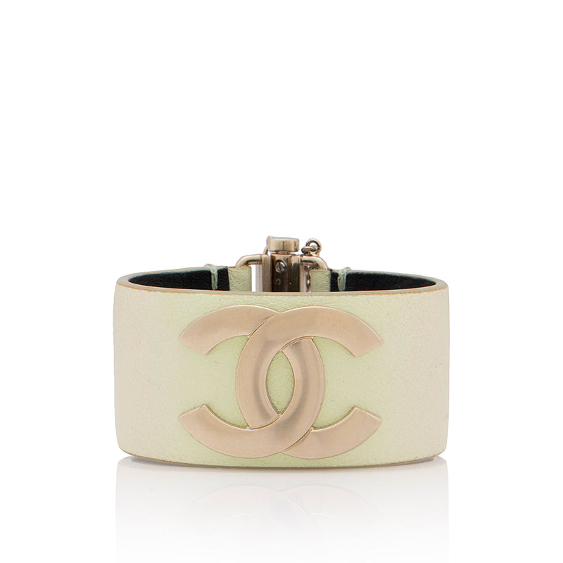 Chanel Iridescent Calfskin CC Hinged Bracelet (SHF-V2DnGm)