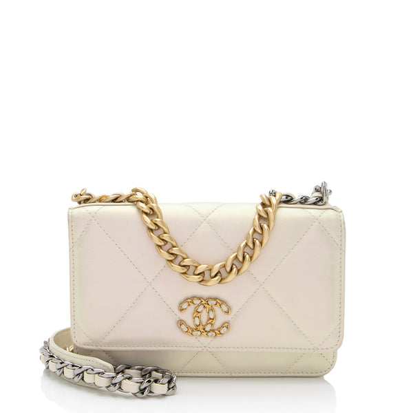 Chanel Iridescent Lambskin 19 Wallet on Chain (SHF-Q3iEEa)