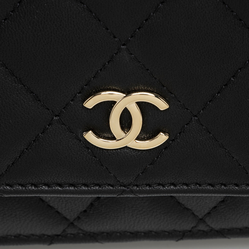 Chanel Lambskin Classic Wallet on Pearl Chain (SHF-UG7p9q)