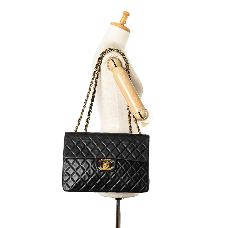 Chanel Maxi XL Classic Lambskin Single Flap (SHG-vNBmIg)