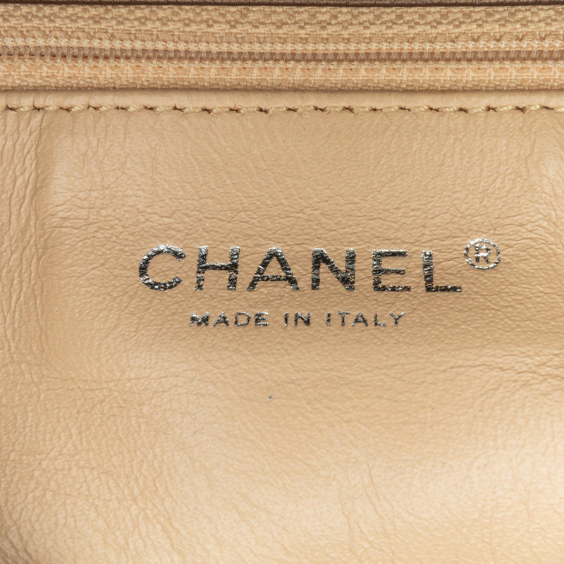 Chanel Medium Calfskin Luxe Ligne Flap (SHG-Mw3WxL)