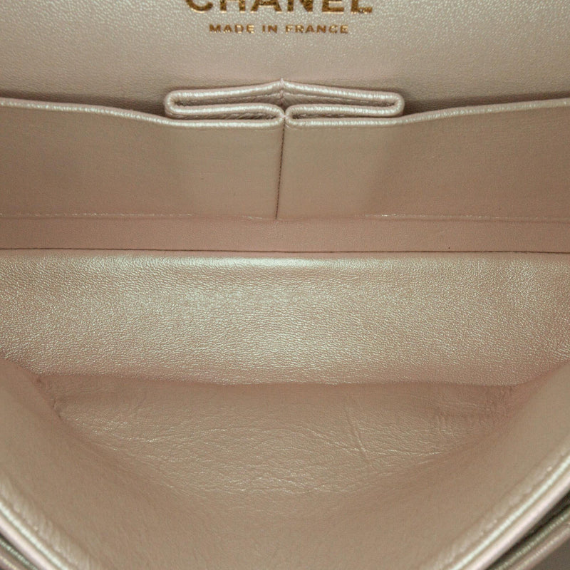 Chanel Medium Classic Iridescent Lambskin Double Flap (SHG-kXZTzR)