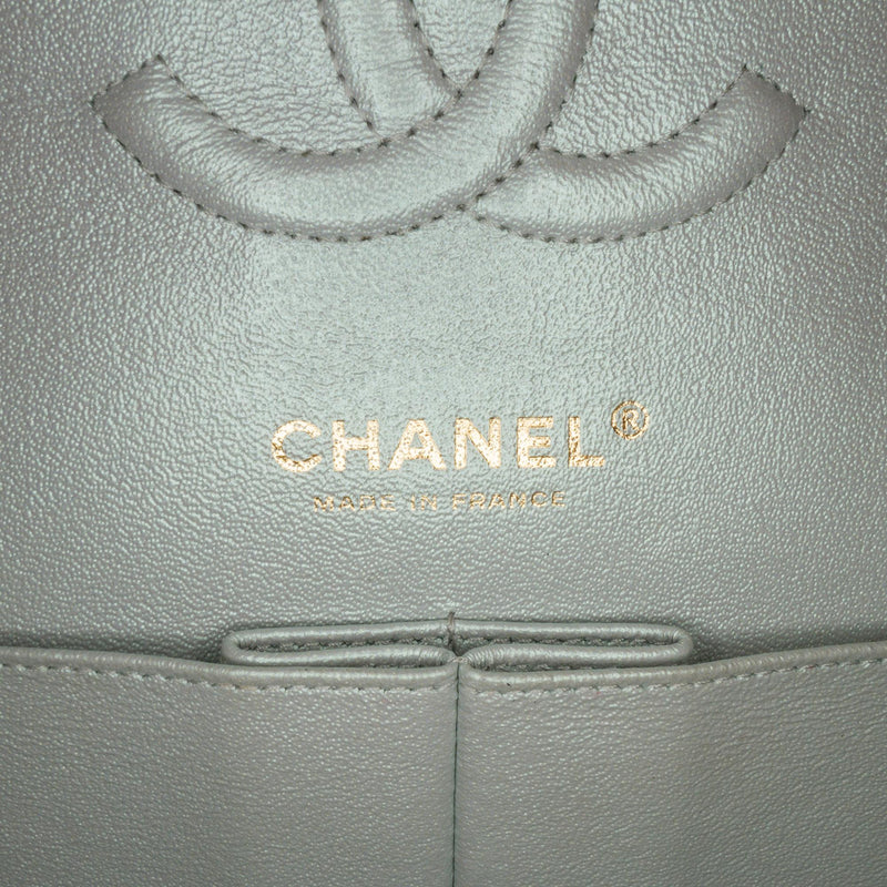 Chanel Medium Classic Iridescent Lambskin Double Flap (SHG-Ob6y5v)