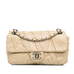 Chanel Medium Glazed Calfskin Twisted Flap (SHG-wkrXpk)