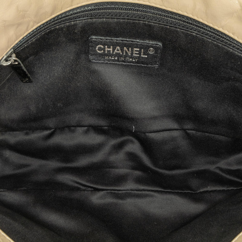 Chanel Medium Glazed Calfskin Twisted Flap (SHG-wkrXpk)