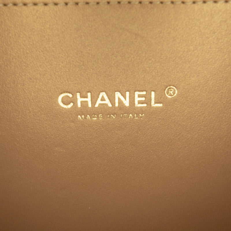 Chanel Medium Lambskin Golden Plate Vanity Case (SHG-c6SzIL)