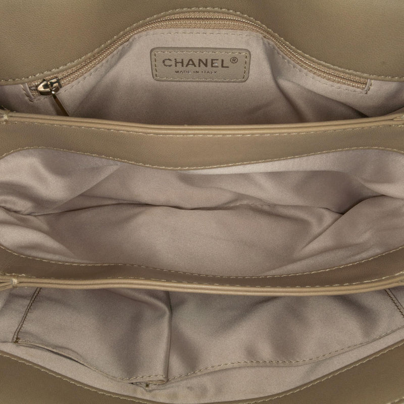 Chanel Medium Patent 3 Accordion Flap (SHG-PxIozj)