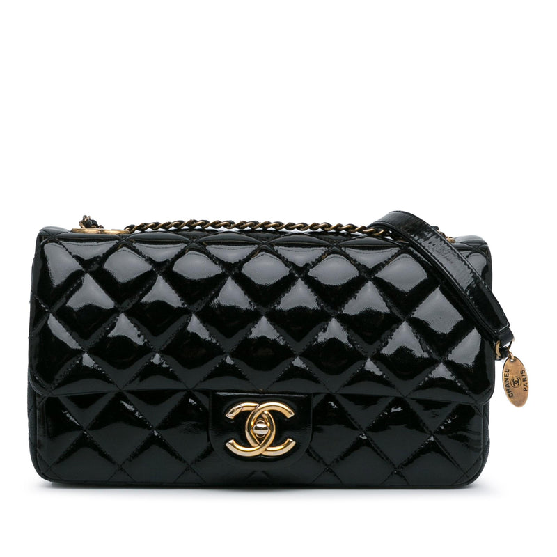 Chanel Medium Patent Goatskin CC Eyelet Flap (SHG-Et4xHu)