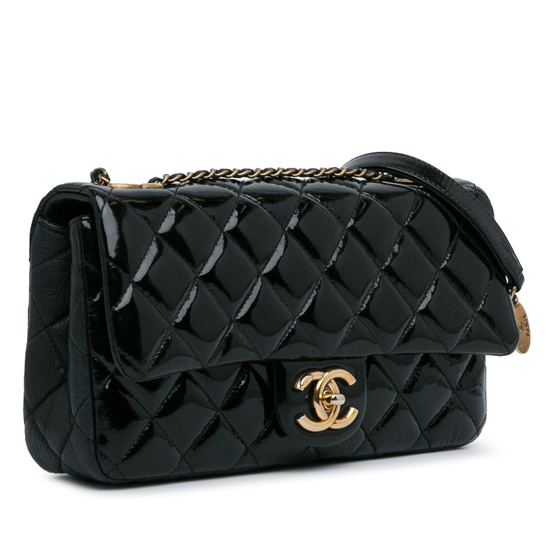 Chanel Medium Patent Goatskin CC Eyelet Flap (SHG-Et4xHu)