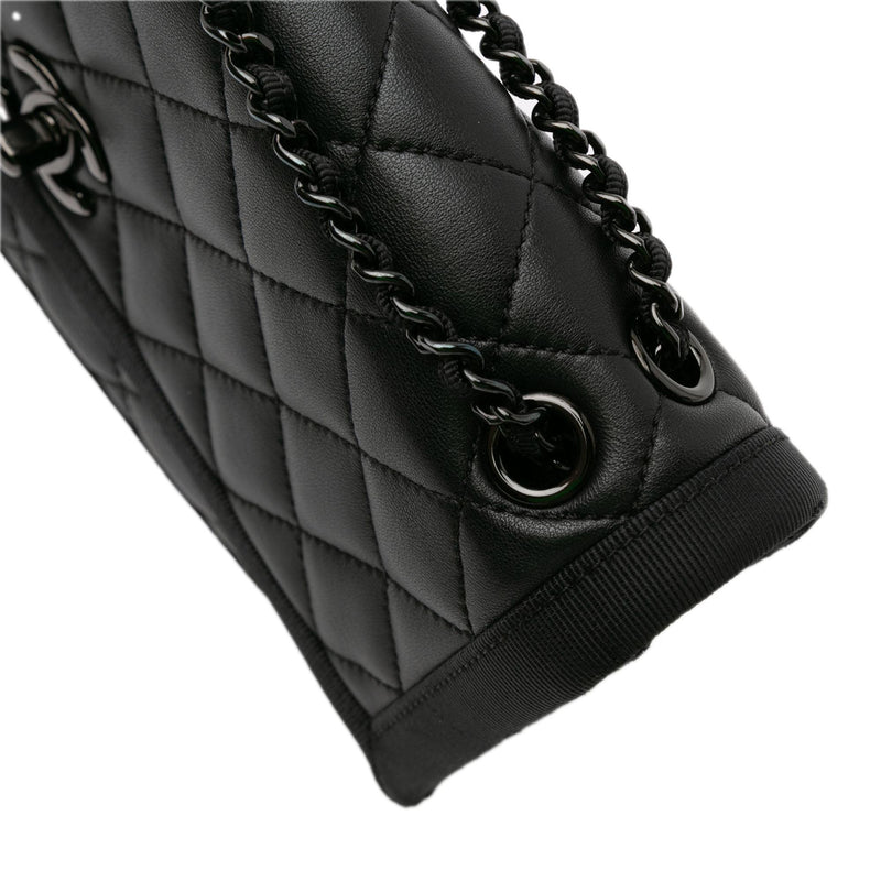 Chanel Medium Quilted Lambskin Grosgrain Two Tone Flap (SHG-IGkksY)