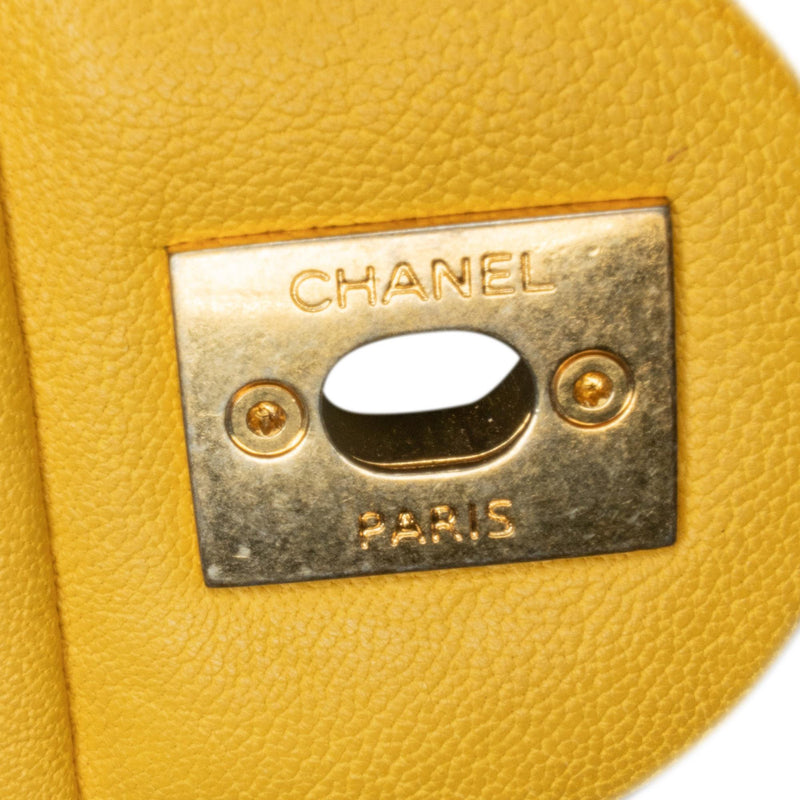 Chanel Medium Wrinkled Calfskin Chevron Medallion Charm Surpique Flap (SHG-lFqOe2)