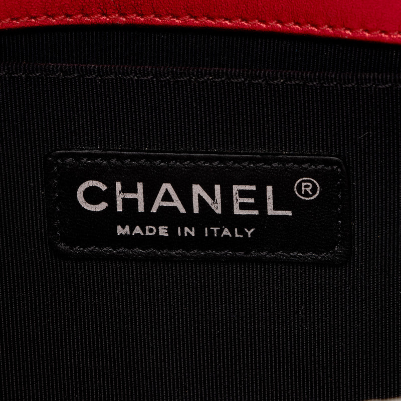 Chanel Metallic Patent Leather Old Medium Boy Bag (SHF-Gxw2JA)