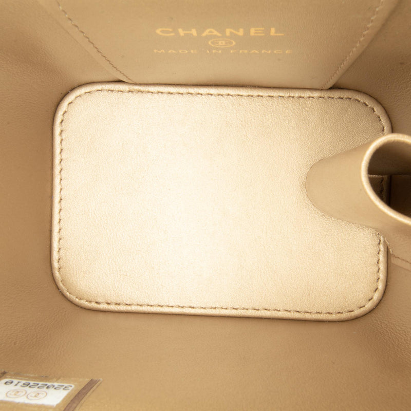 Chanel Mini Lambskin Pearl Crush Vanity (SHG-hh2WV2)