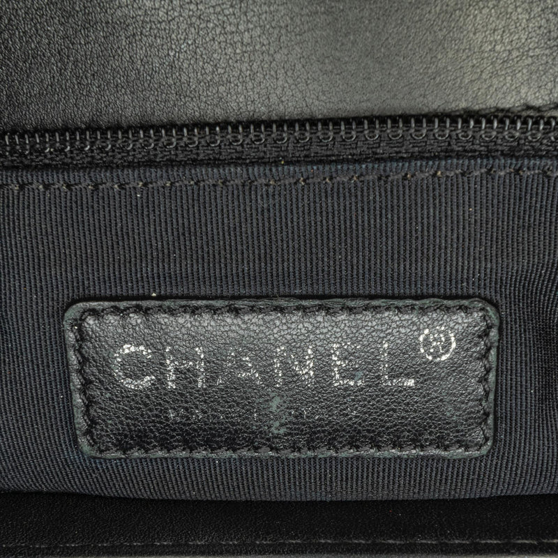 Chanel New Medium Patent Boy Flap (SHG-qryhXJ)