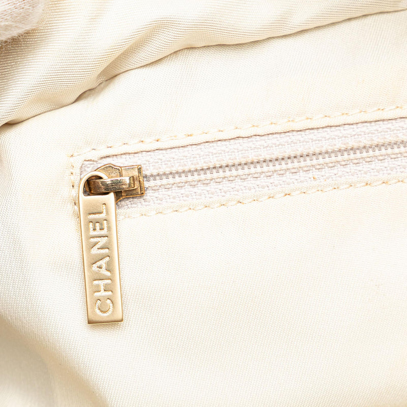 Chanel New Travel Line Handbag (SHG-dh5N6J)