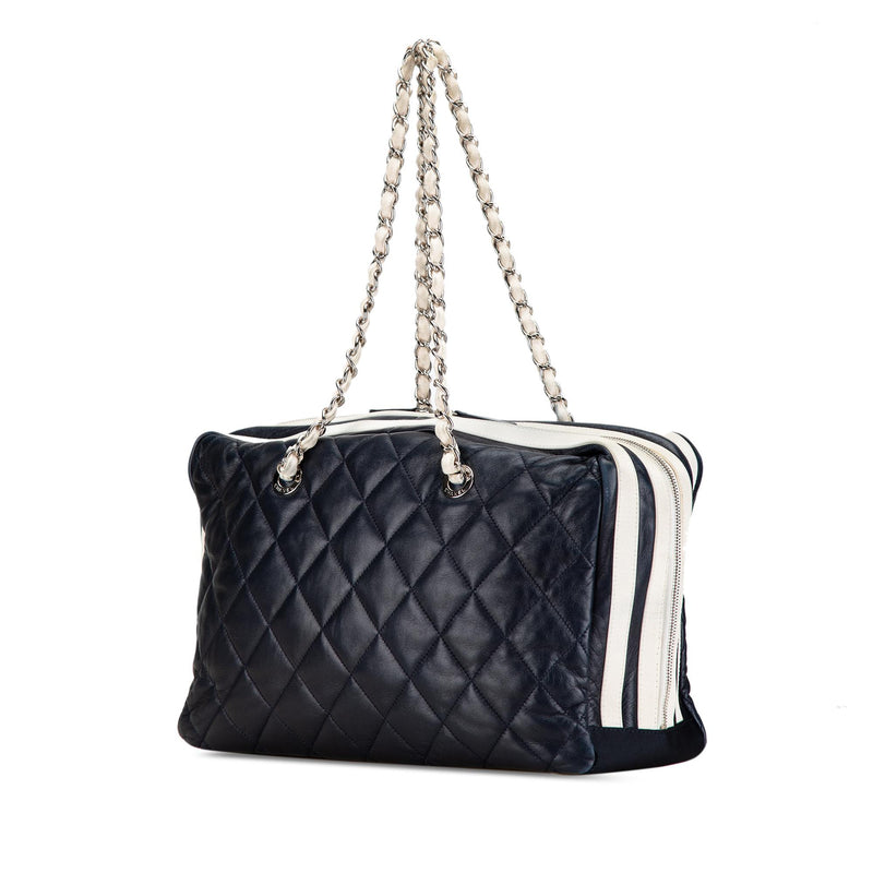 Chanel Quilted Calfskin Venice Shoulder Bag (SHG-FLdtgX)