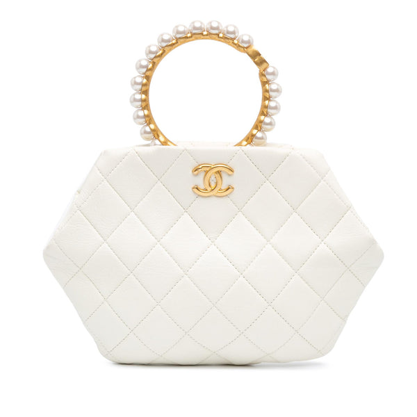 Chanel Quilted Lambskin Pearl Crown Handle Clutch Bag (SHG-vWF7ER)