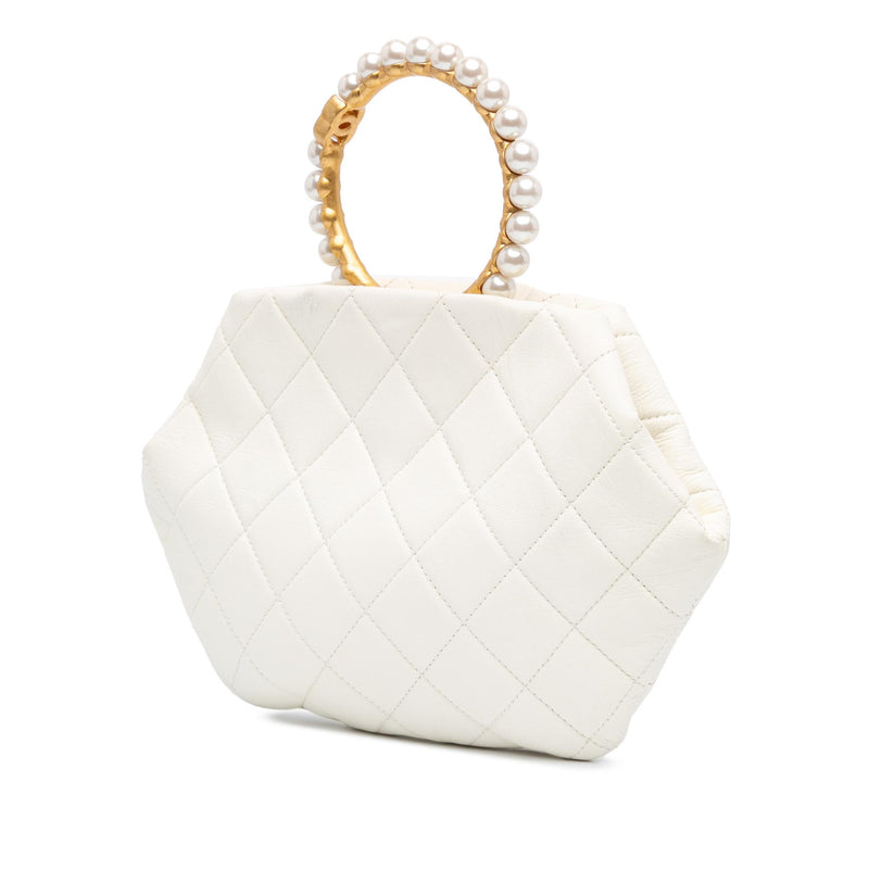 Chanel Quilted Lambskin Pearl Crown Handle Clutch Bag (SHG-vWF7ER)