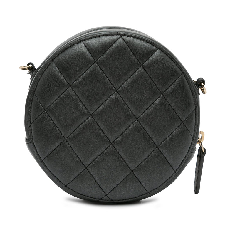 Chanel Quilted Lambskin Round Pearl Clutch with Chain (SHG-UUBB1G)