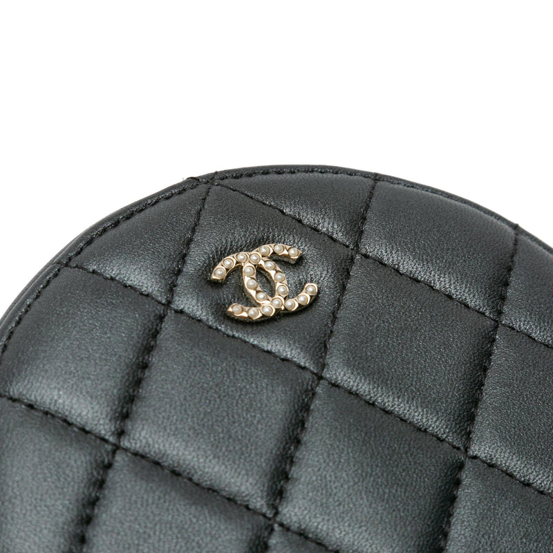 Chanel Quilted Lambskin Round Pearl Clutch with Chain (SHG-UUBB1G)