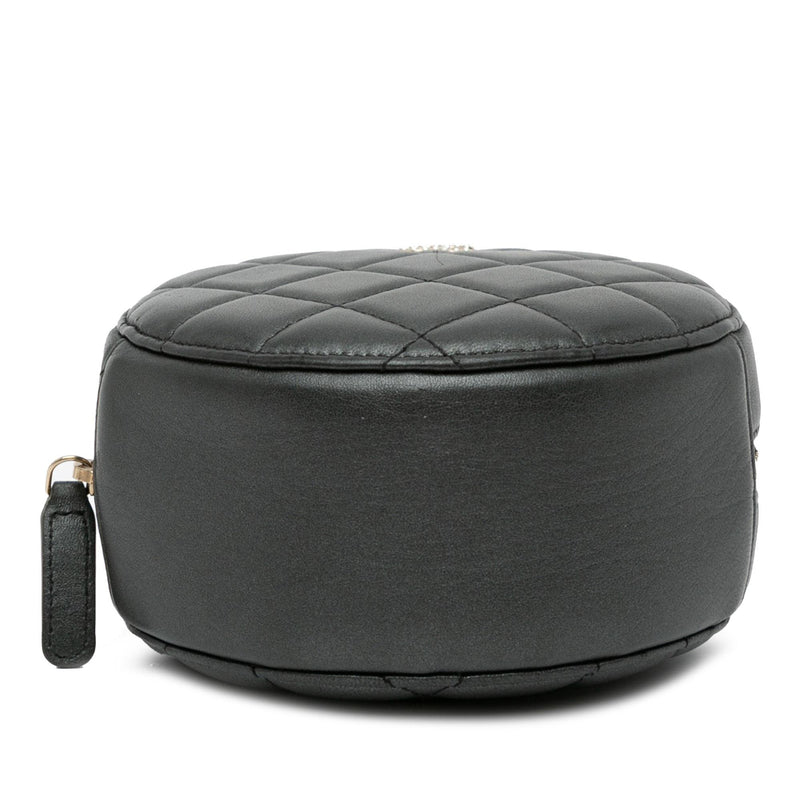 Chanel Quilted Lambskin Round Pearl Clutch with Chain (SHG-gvPaNX)