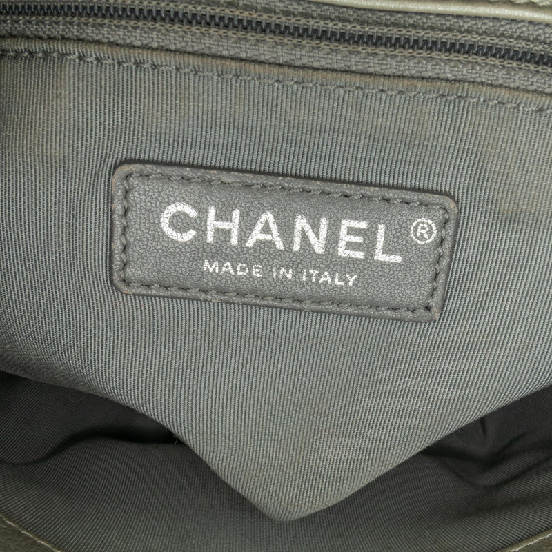 Chanel Small Chevron Calfskin Stud Wars Flap (SHG-l15TVk)