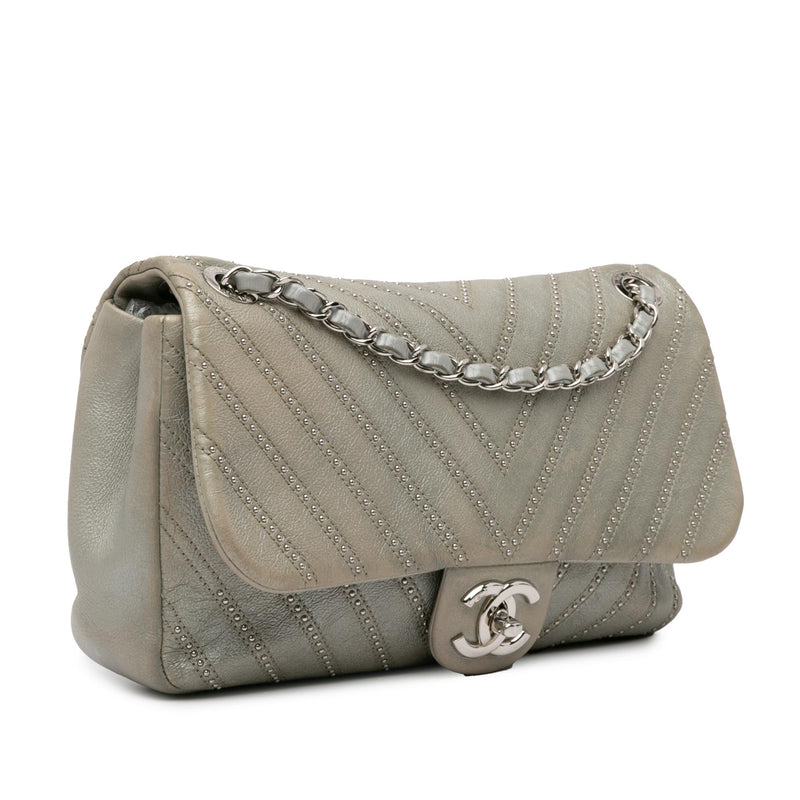 Chanel Small Chevron Calfskin Stud Wars Flap (SHG-l15TVk)