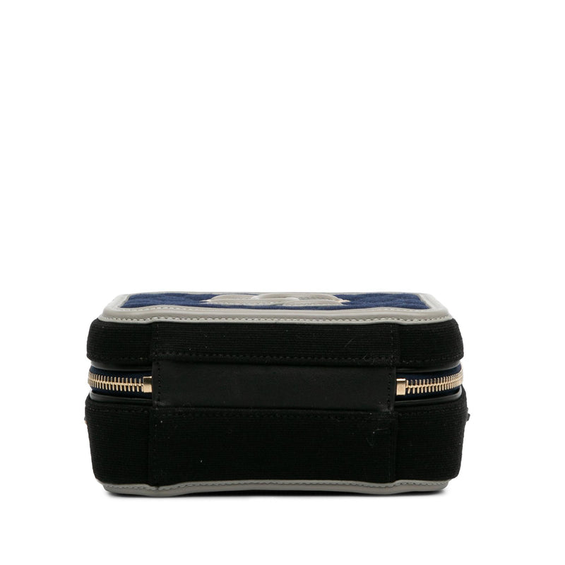 Chanel Small Jersey CC Filigree Vanity Case (SHG-BKQMVd)