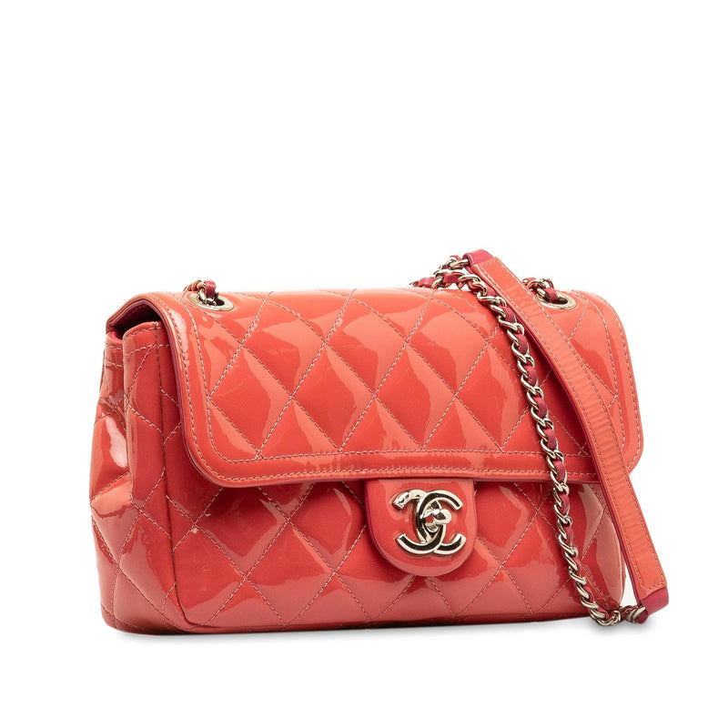 Chanel Small Patent Coco Shine Flap (SHG-Y18gc2)