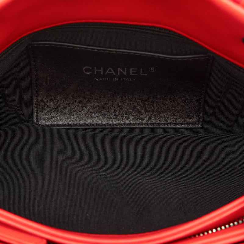 Chanel Small Patent Stitch Just Mademoiselle Bowling Bag (SHG-khBnsf)