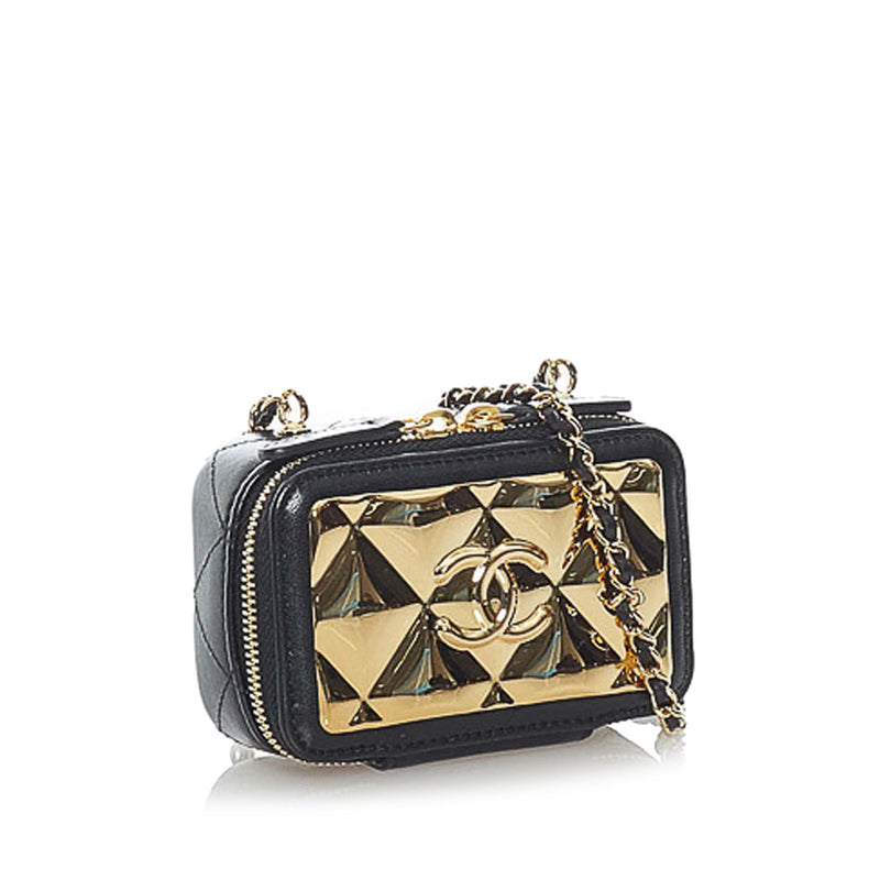 Chanel Square Classic Quilted Lambskin Flap (SHG-DhK2mq)